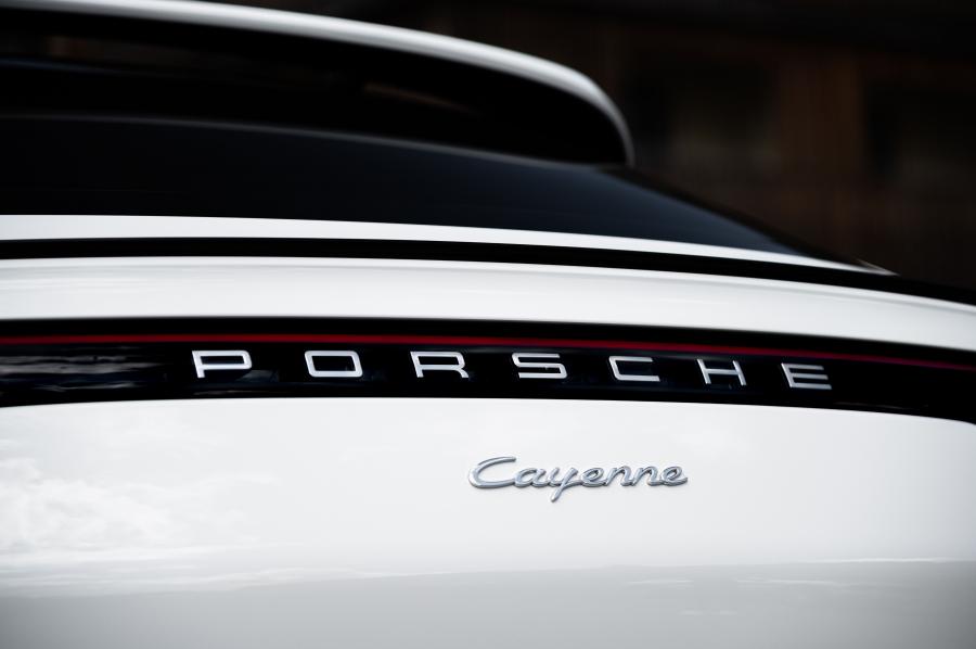 Логотип Porsche Cayenne Coupe 2019 года  (WW) (фото 22 из 41)